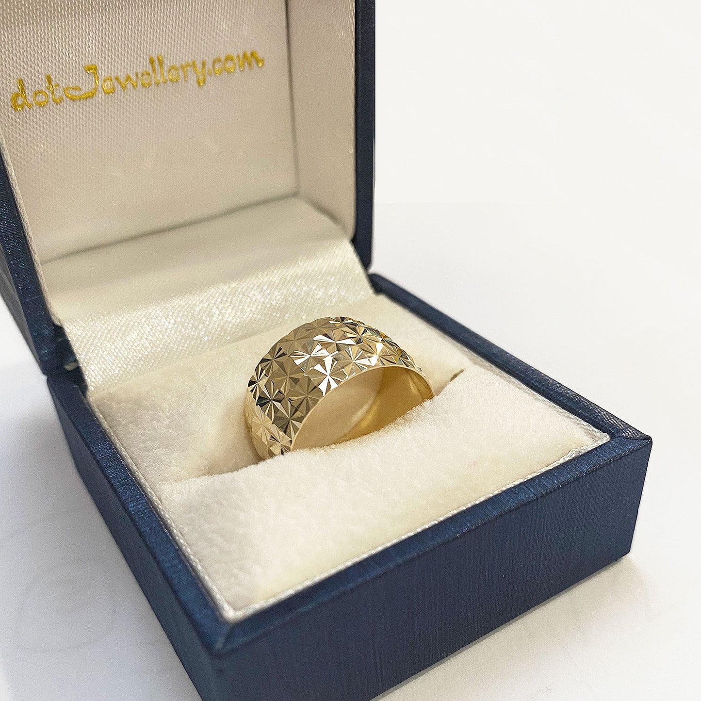 Pineapple Pattern 9ct Yellow Gold 10mm Wedding Ring