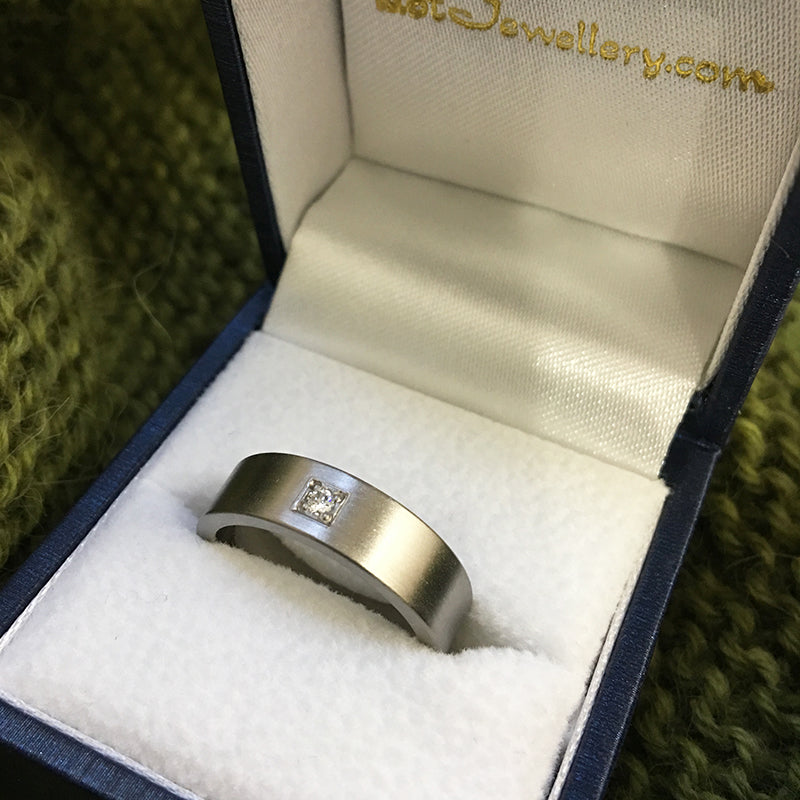 Single Diamond With Square Setting 500 Palladium 4mm Wedding Ring