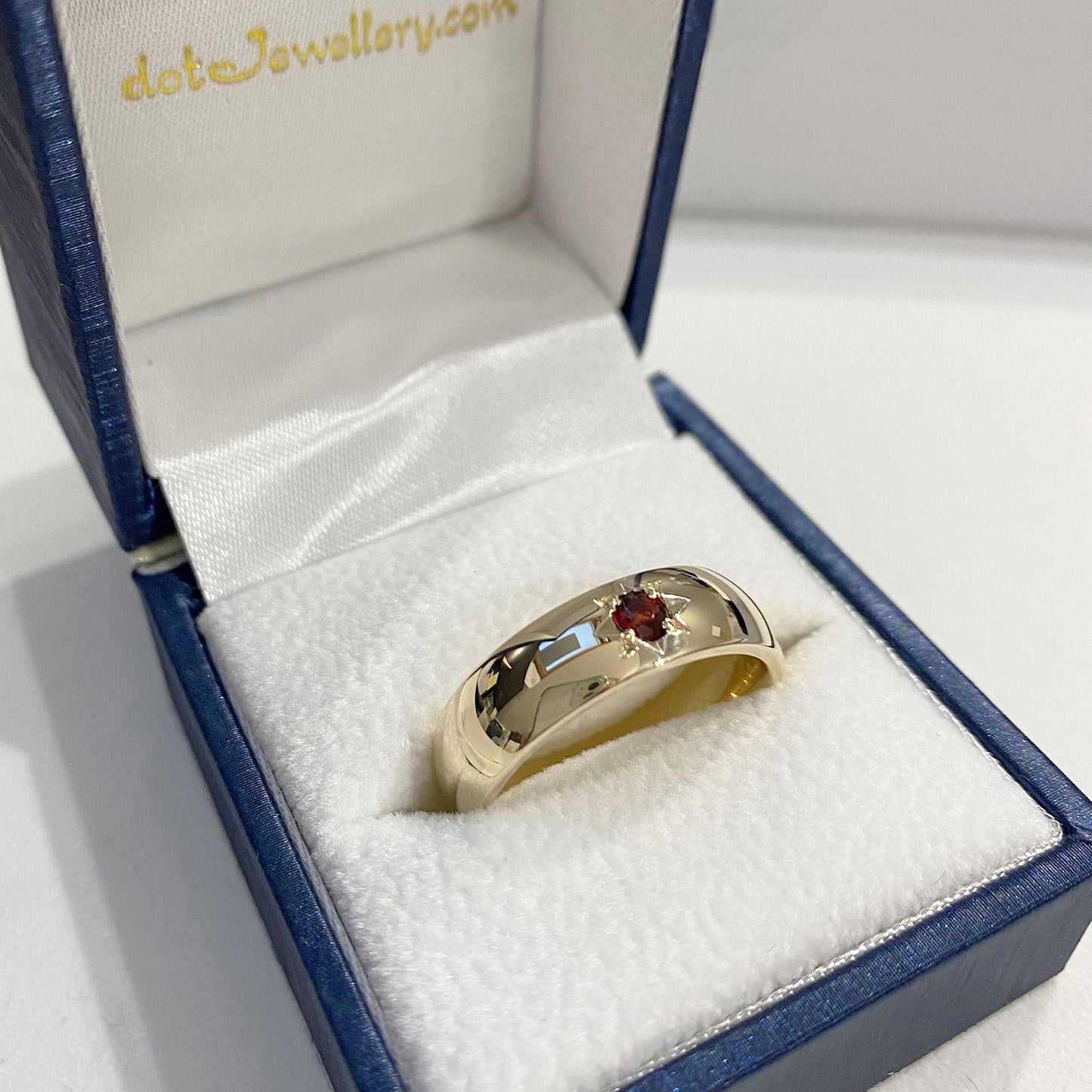 Garnet Star Set 14ct Yellow Gold 6mm Wedding Ring