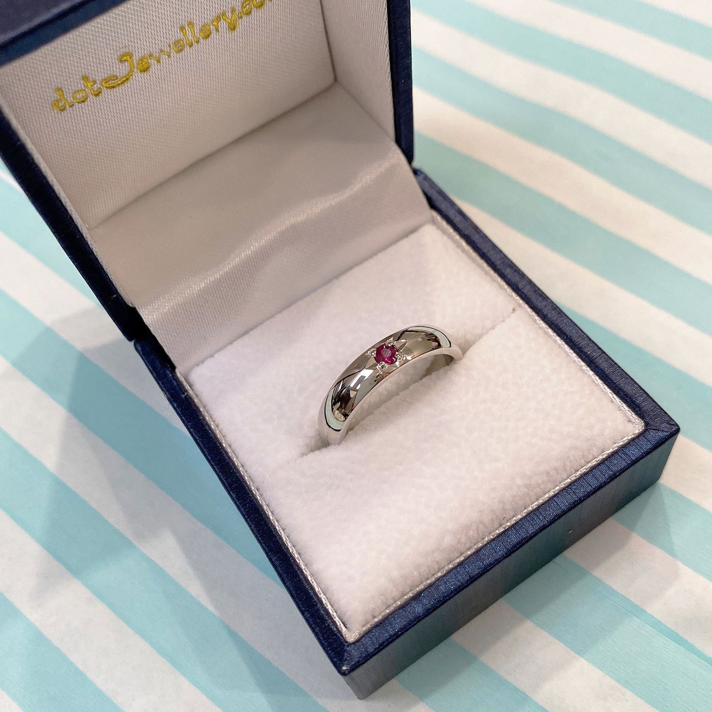 Ruby Star Set 950 Palladium 4mm Wedding Ring