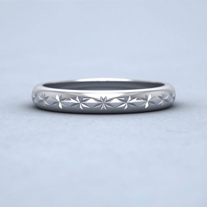 Centre Star Pattern 18ct White Gold 2mm Wedding Ring