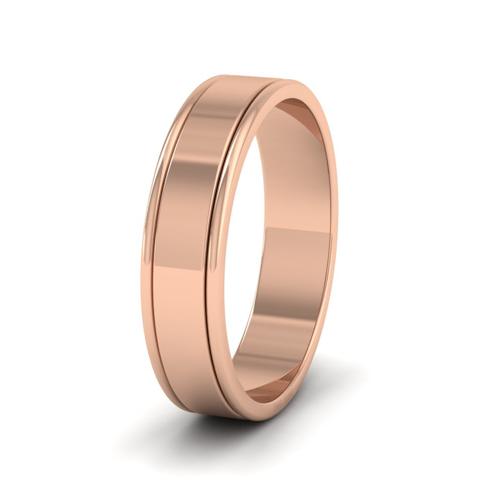 <p>18ct Rose Gold Rounded Edge Grooved Pattern Flat Wedding Ring.  5mm Wide </p>