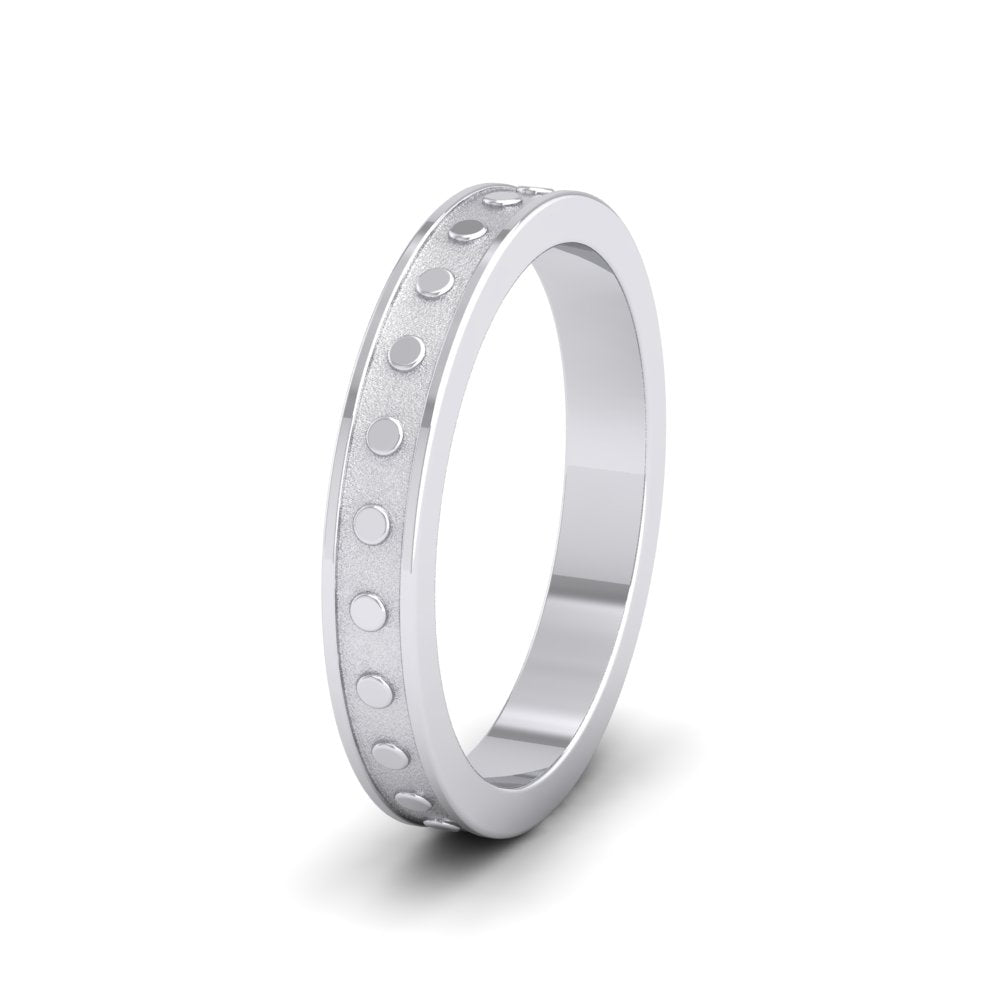 <p>18ct White Gold Raised Circle And Edge Patterned Flat Wedding Ring.  3mm Wide </p>