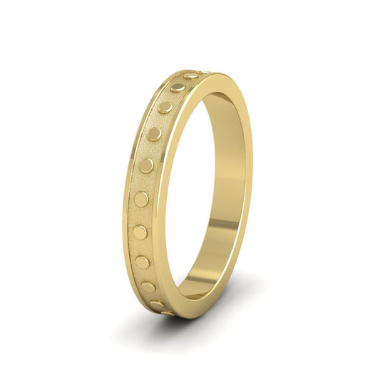 <p>14ct Yellow Gold Raised Circle And Edge Patterned Flat Wedding Ring.  3mm Wide </p>