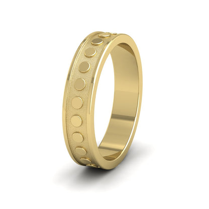 <p>18ct Yellow Gold Raised Circle And Edge Patterned Flat Wedding Ring.  5mm Wide </p>