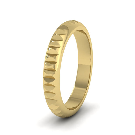 <p>14ct Yellow Gold Cut Leaf Across Pattern Wedding Ring.  3mm Wide </p>