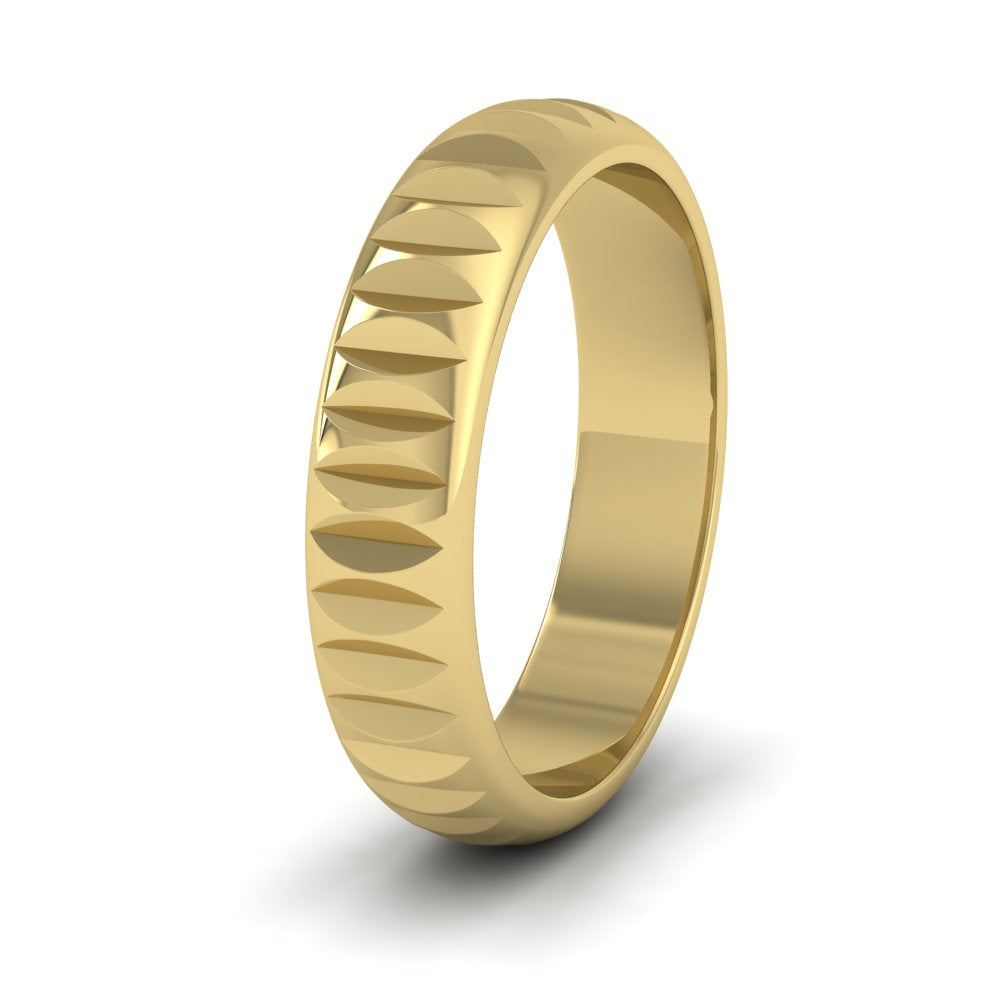 <p>18ct Yellow Gold Cut Leaf Across Pattern Wedding Ring.  5mm Wide </p>